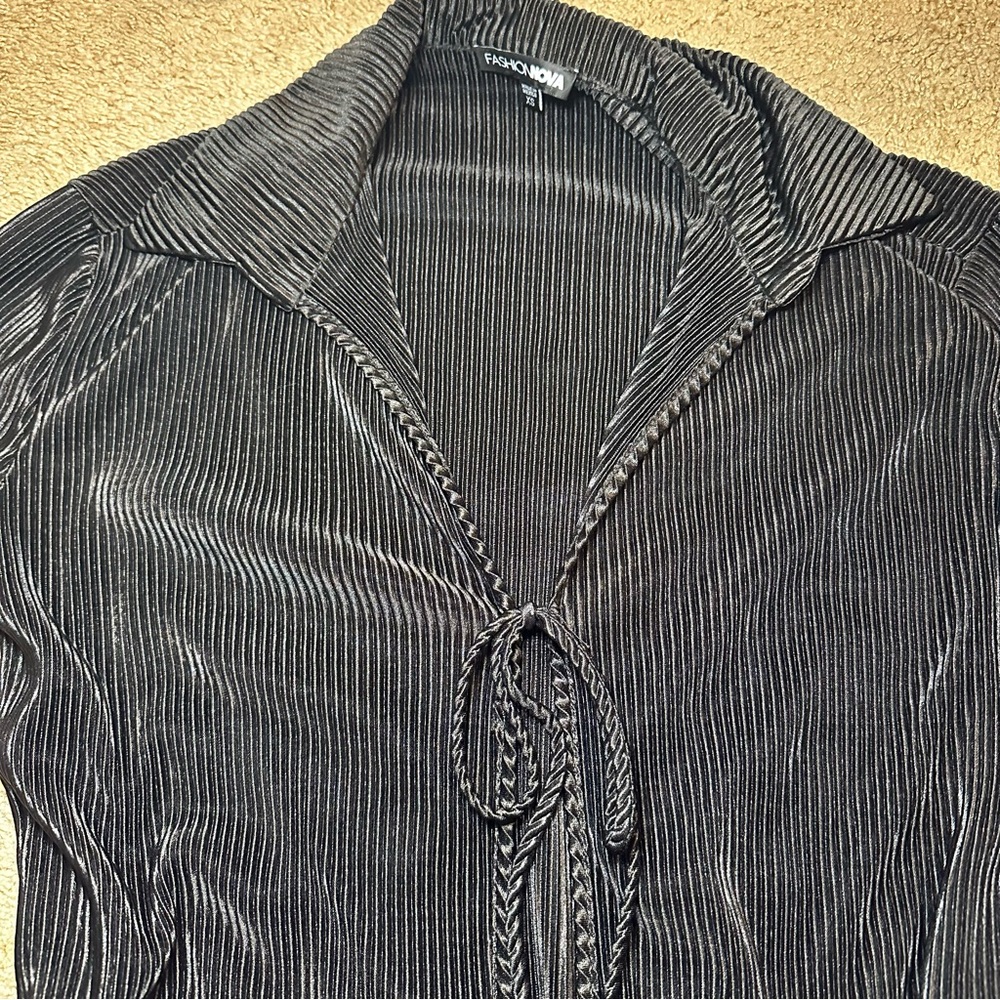 EUC Tie-Front Blouse Top - Picture 2 of 4